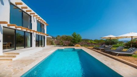 Luxe villa te koop in Ibiza met zeezicht – Modern design in Cap Martinet