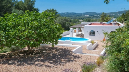 Luxe Finca Santa Eulària 13000m² Privéterrein Authentieke Mediterrane Woning
