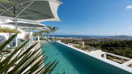 Luxe Villa te Koop in Cas Mut met Zeezicht en Uitzicht op Formentera