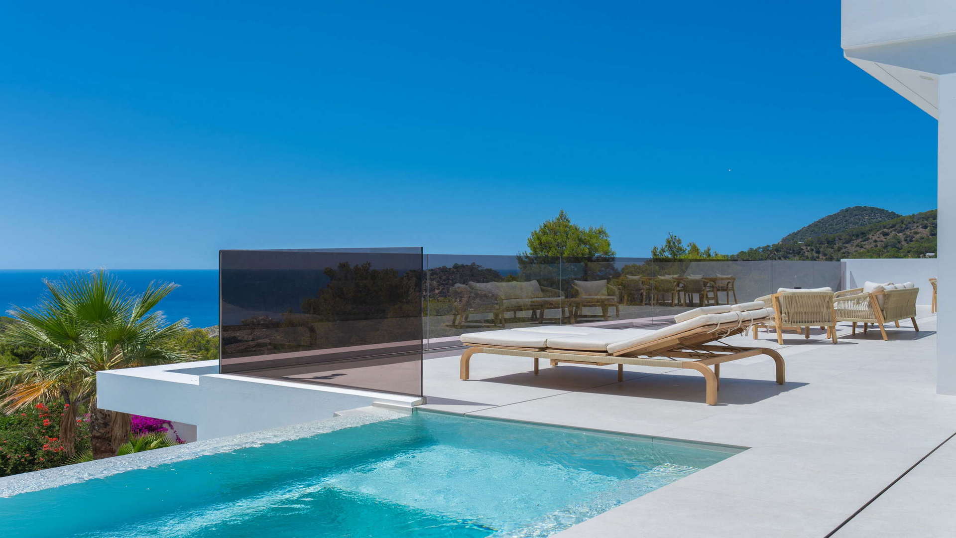 Nieuwbouwvilla in Cala Salada met zwembad en zeezicht